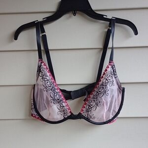 Victoria's Secret Black and Pink Lace Bra‎